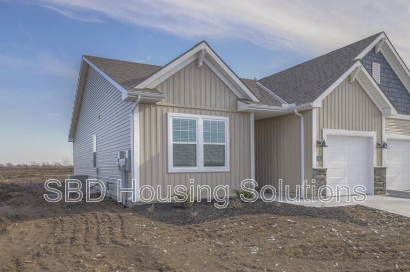 12415 S Parkwood Ln - Photo 2 of 8