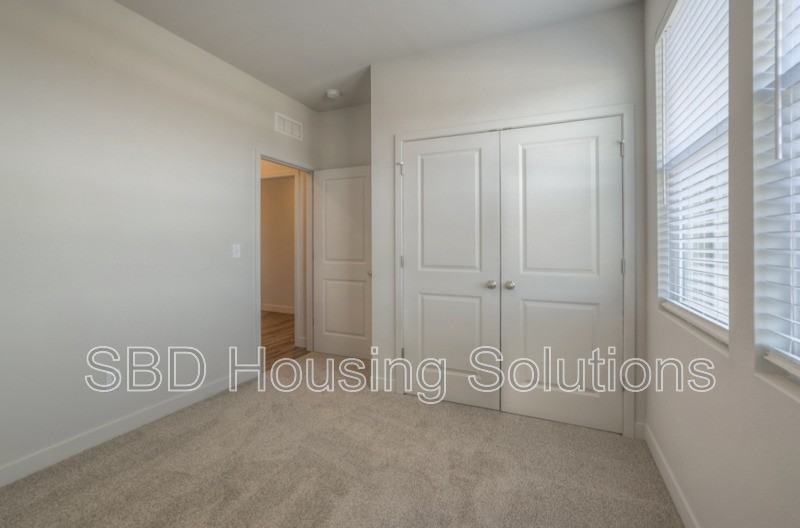 12415 S Parkwood Ln - Photo 4 of 8