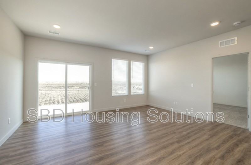 12415 S Parkwood Ln - Photo 5 of 8