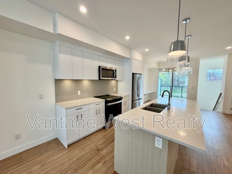 1101 Findlay Rd - Photo 2 of 34