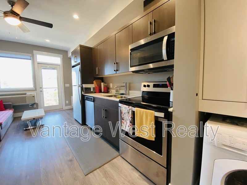 607 Leon Ave - Photo 4 of 31