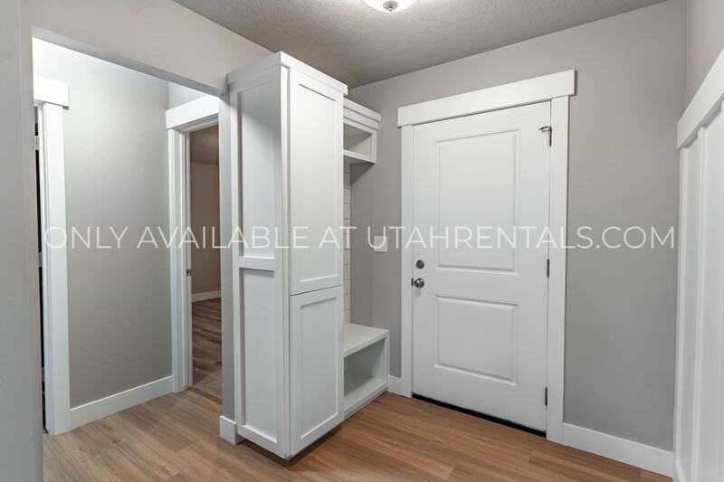 4143 N Fairfield Dr - Photo 2 of 48