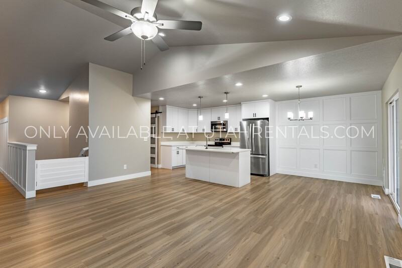 4143 N Fairfield Dr - Photo 3 of 48
