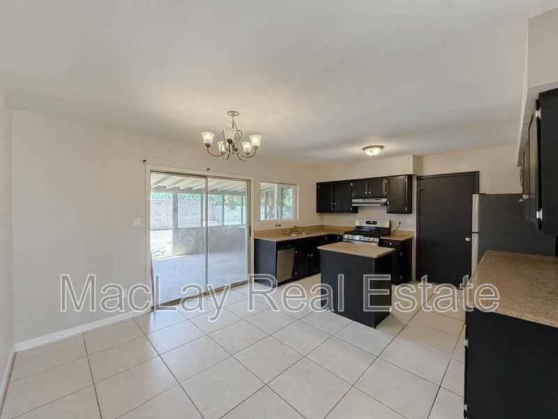 2109 W Danbury Rd - Photo 4 of 22