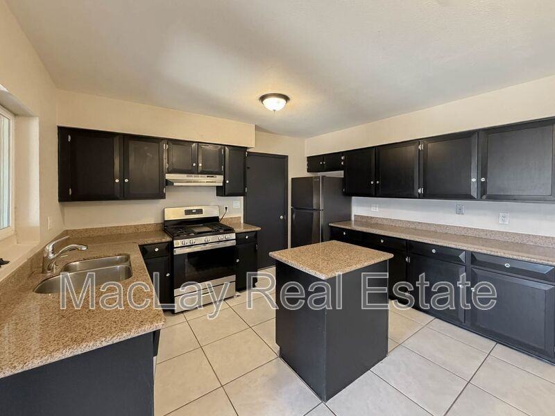 2109 W Danbury Rd - Photo 5 of 22