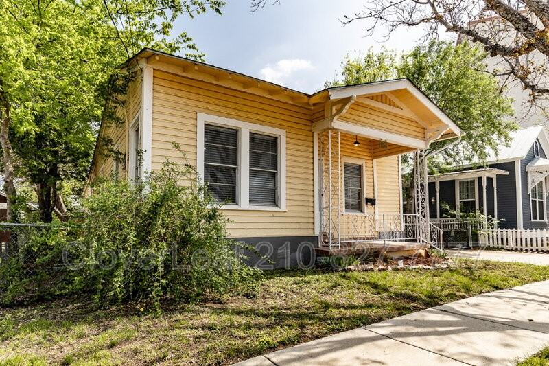 323 Barrera St - Photo 3 of 33
