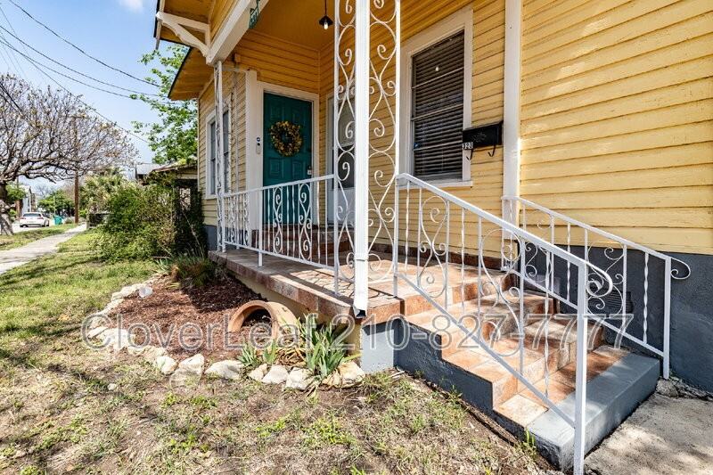 323 Barrera St - Photo 4 of 33