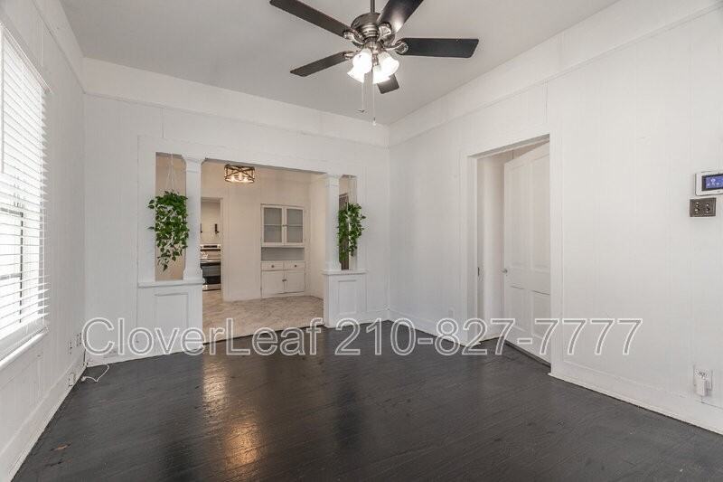 323 Barrera St - Photo 7 of 33