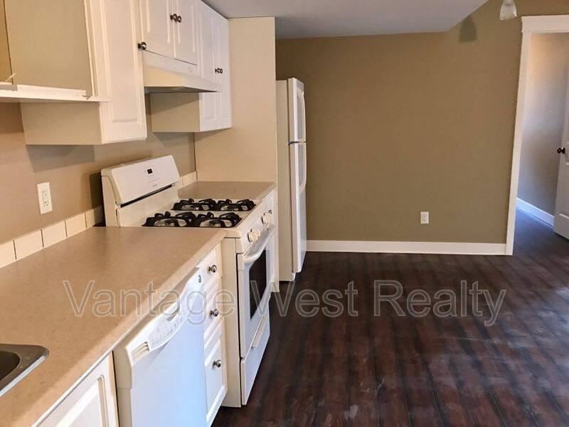 2231 - Photo 2 of 11