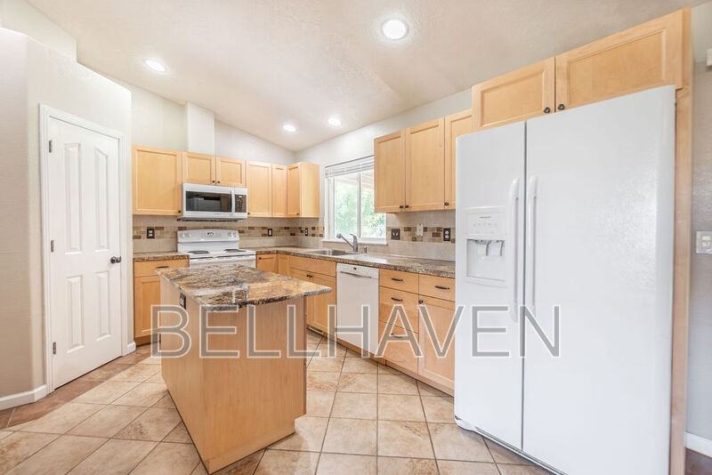 12447 W Norristown St - Photo 3 of 15