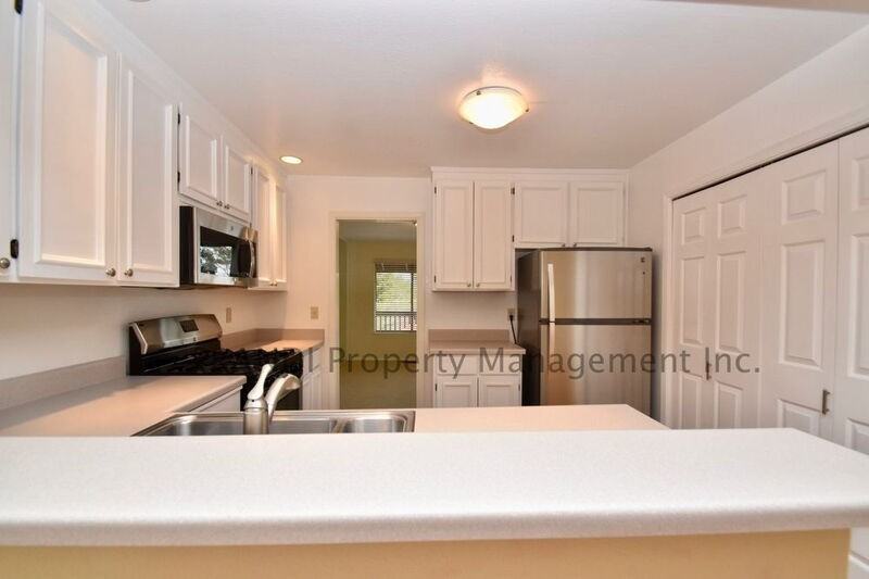 1033 Susan Way - Photo 5 of 17