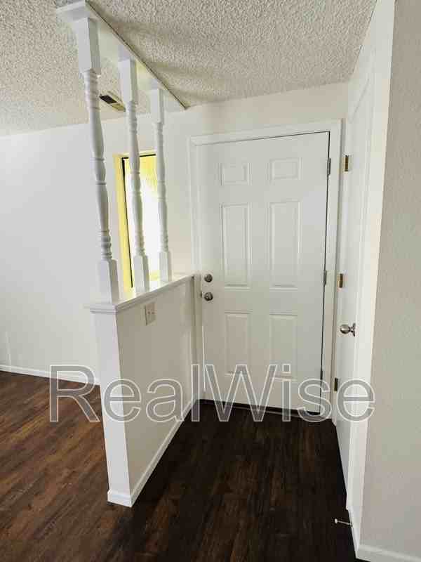 4278 Meadowbrook Ct Ne - Photo 4 of 15