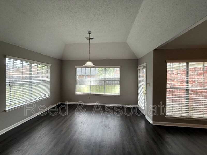 6722 Whitten View Ln - Photo 5 of 11