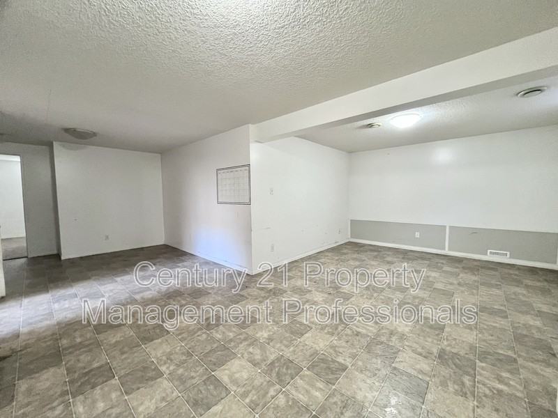 12915-69 Street Nw - Photo 6 of 14
