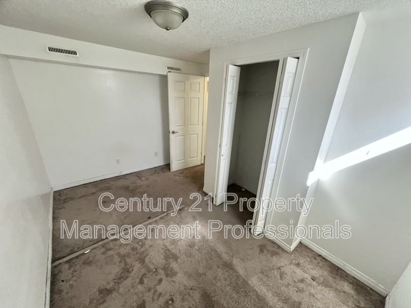 12915-69 Street Nw - Photo 7 of 14