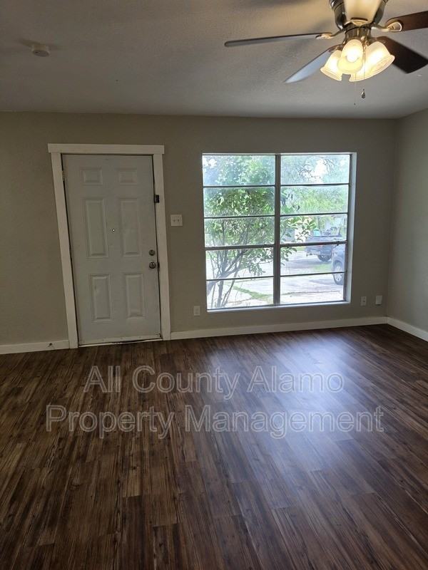 429 Zachry Dr - Photo 2 of 16
