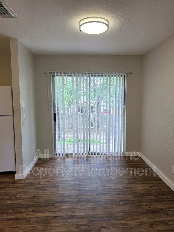 429 Zachry Dr - Photo 4 of 16