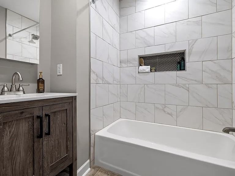 408 Broughton St #NA - Photo 4 of 37
