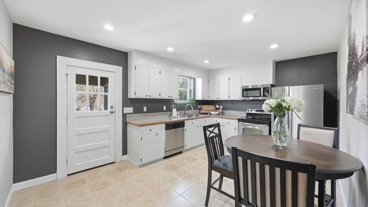 408 Broughton St #NA - Photo 5 of 37