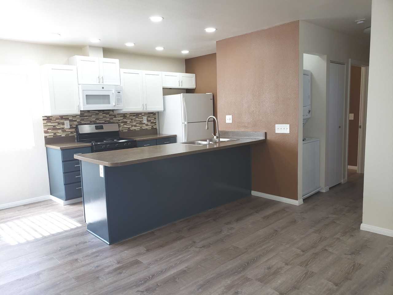 1261 Victor St #9 - Photo 3 of 23