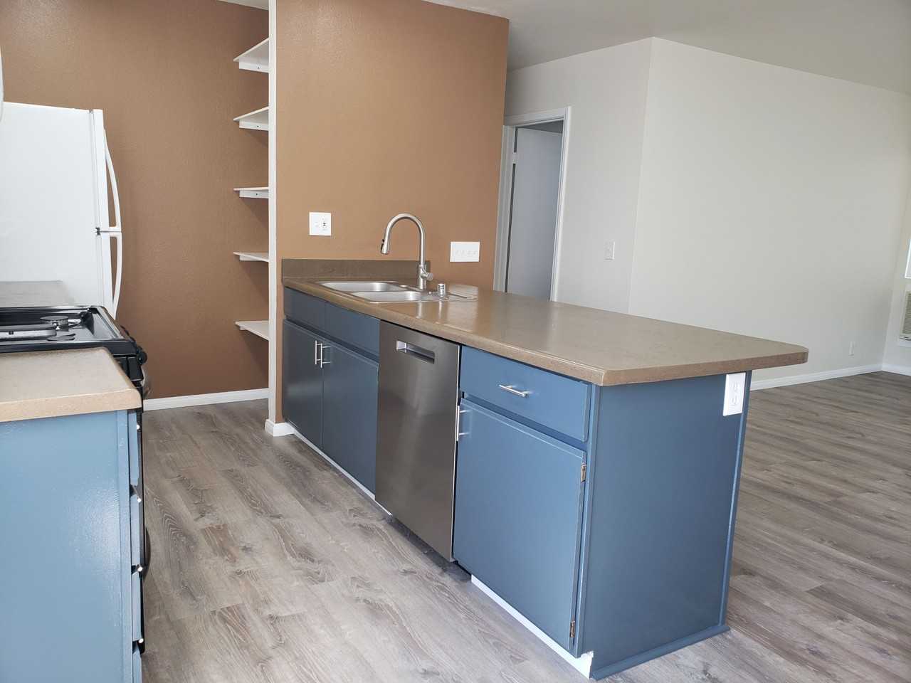 1261 Victor St #9 - Photo 5 of 23