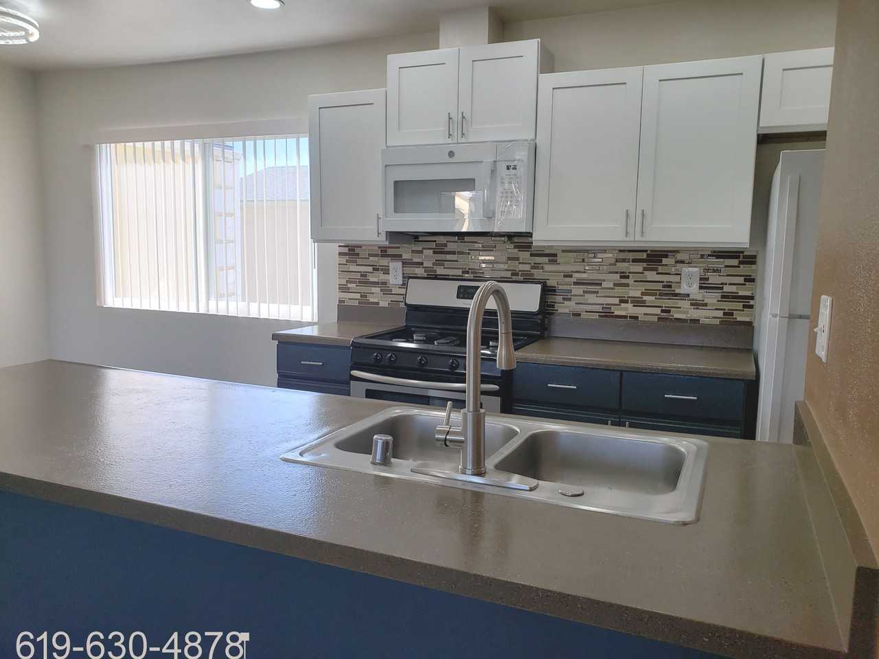 1261 Victor St #9 - Photo 6 of 23