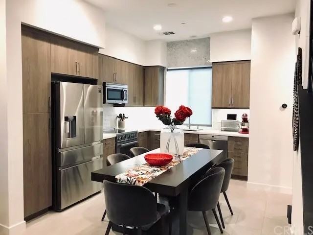 363 E Broadway #363 - Photo 5 of 24