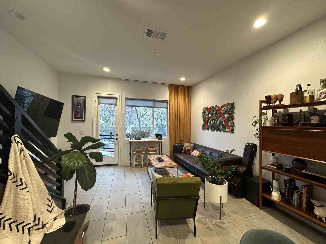 363 E Broadway #363 - Photo 7 of 24