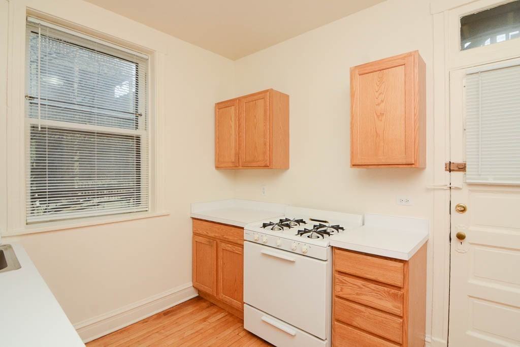2441 W Sunnyside Ave #8Q - Photo 4 of 19