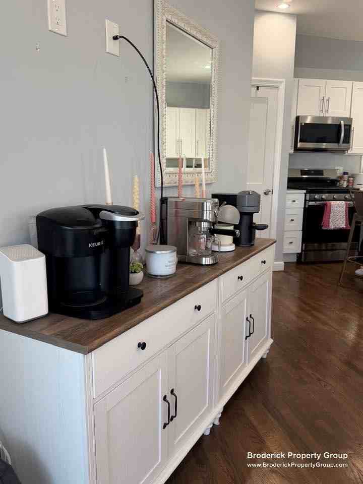 562 E 7th St #2 - Photo 5 of 21