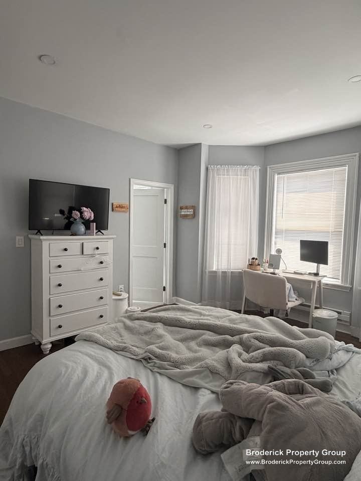 562 E 7th St #2 - Photo 7 of 21
