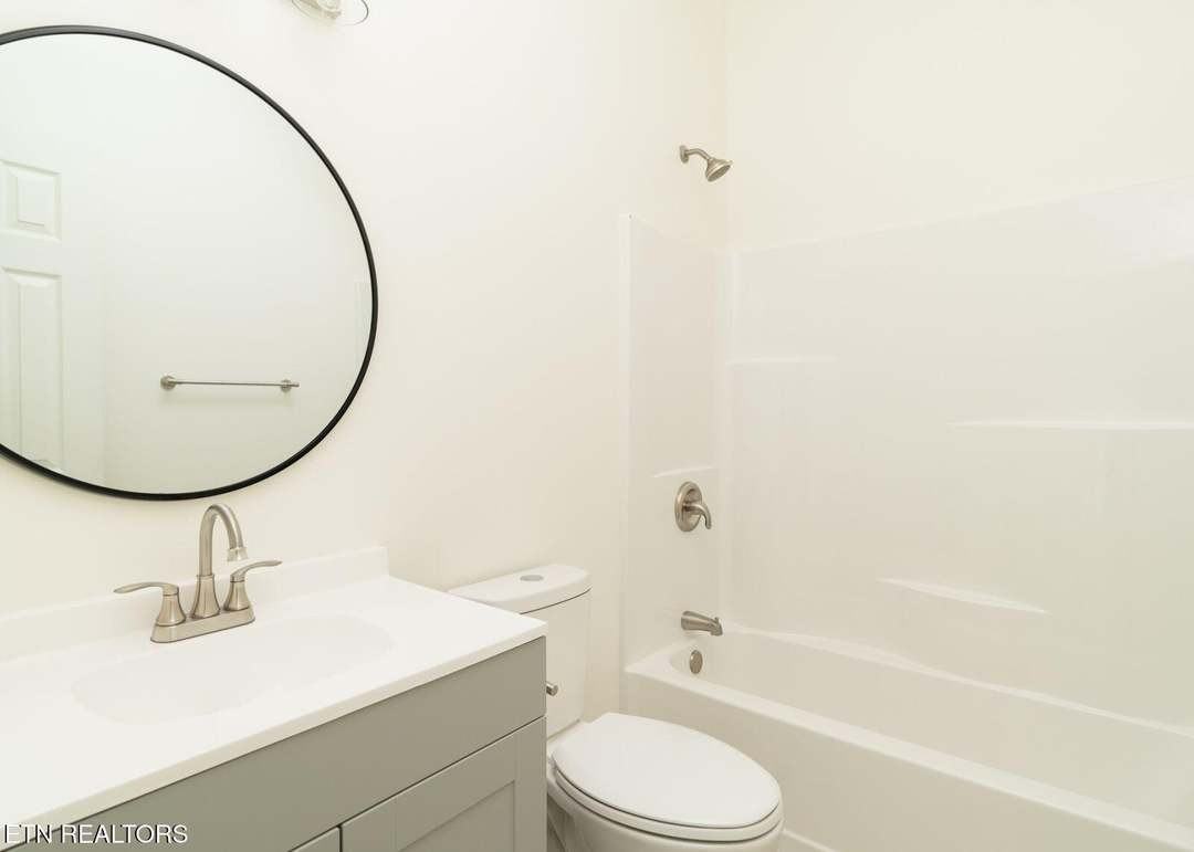 2642 Summitt Ave #2 - Photo 3 of 9