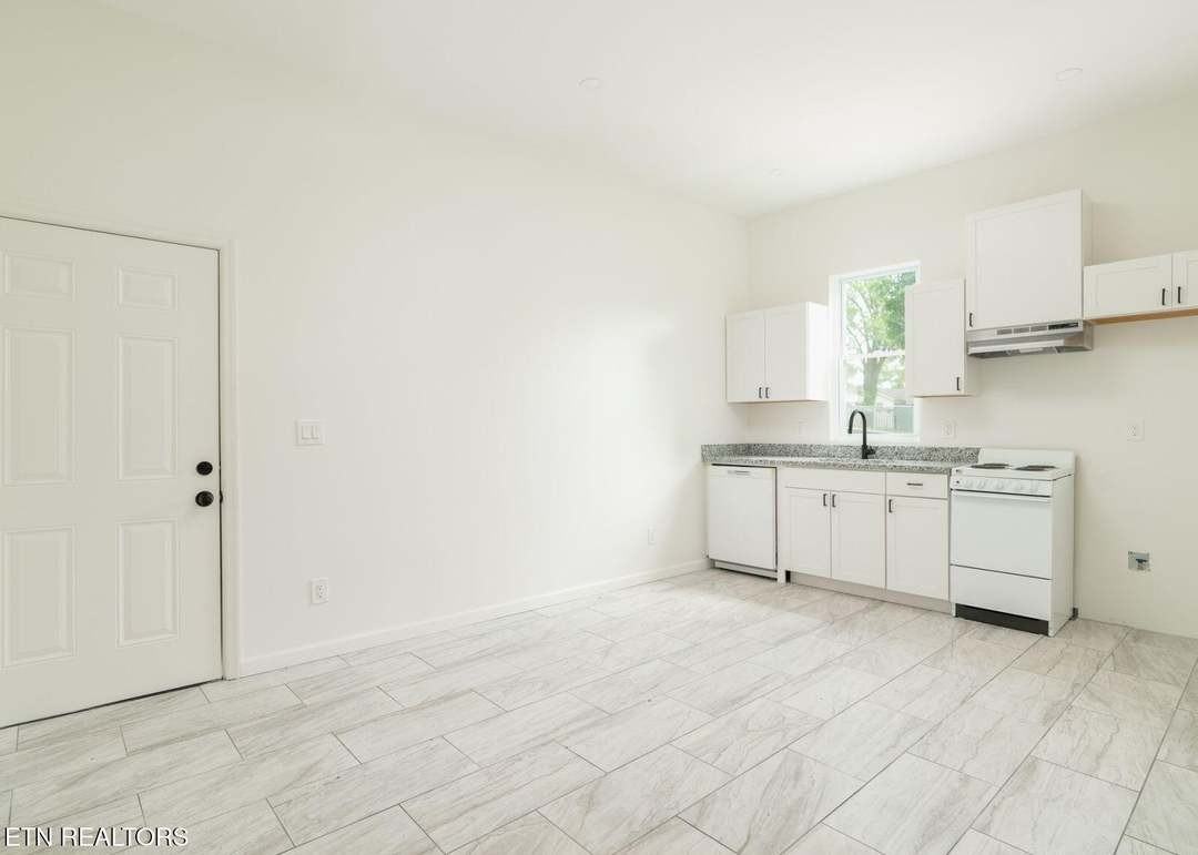 2642 Summitt Ave #2 - Photo 4 of 9
