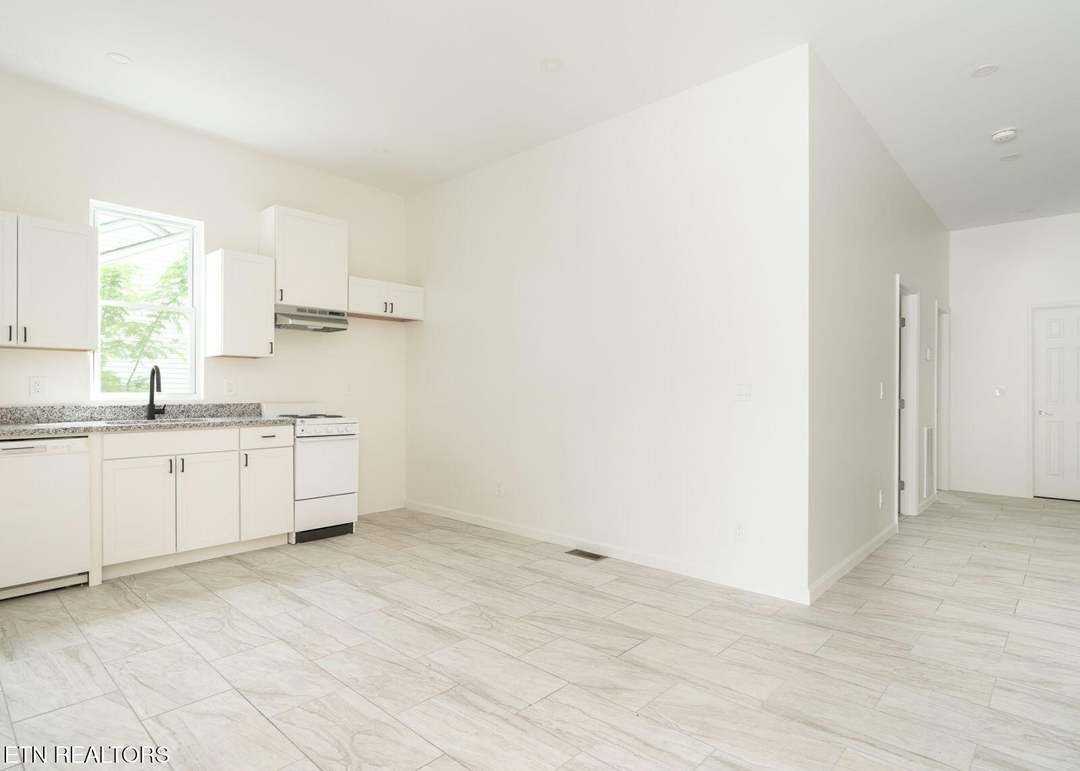 2642 Summitt Ave #2 - Photo 5 of 9