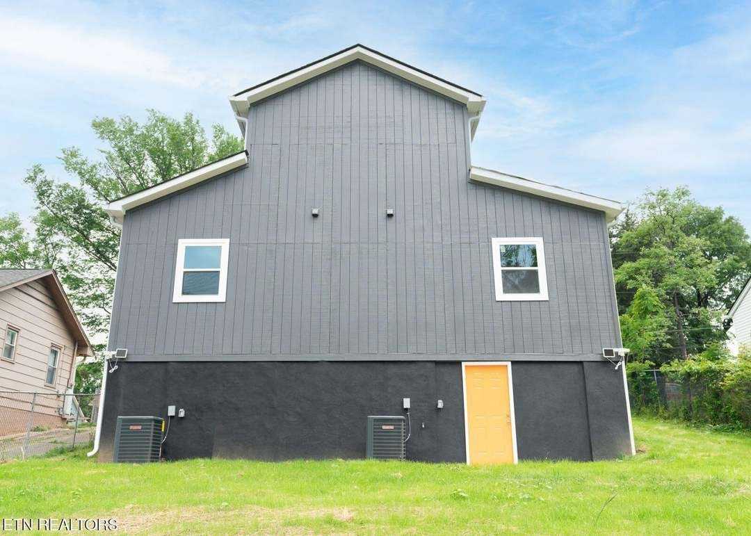 2642 Summitt Ave #2 - Photo 7 of 9