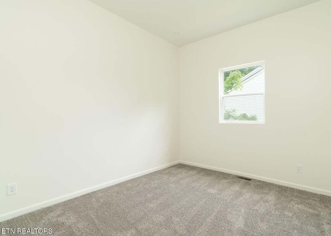 2642 Summitt Ave #2 - Photo 6 of 9