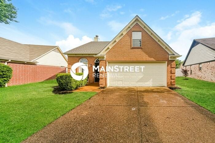 1048 Cross Wood Ln - Photo 3 of 16