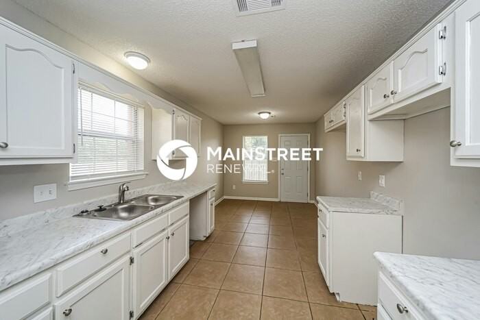 1048 Cross Wood Ln - Photo 7 of 16