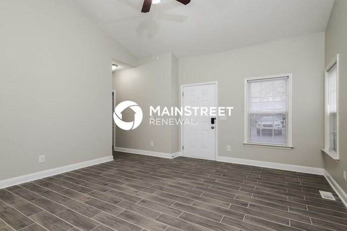 2100 Parks St - Photo 2 of 16