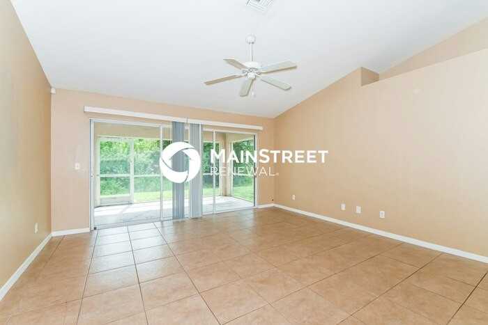 173 Aurora Ave S - Photo 5 of 17