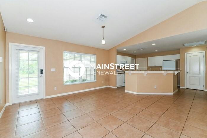 173 Aurora Ave S - Photo 6 of 17