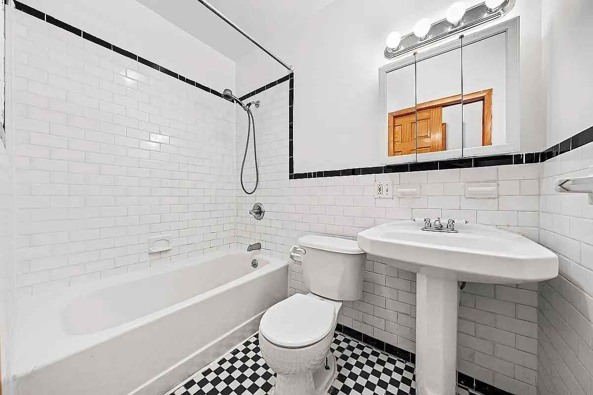 240 Sullivan St #19 - Photo 6 of 6