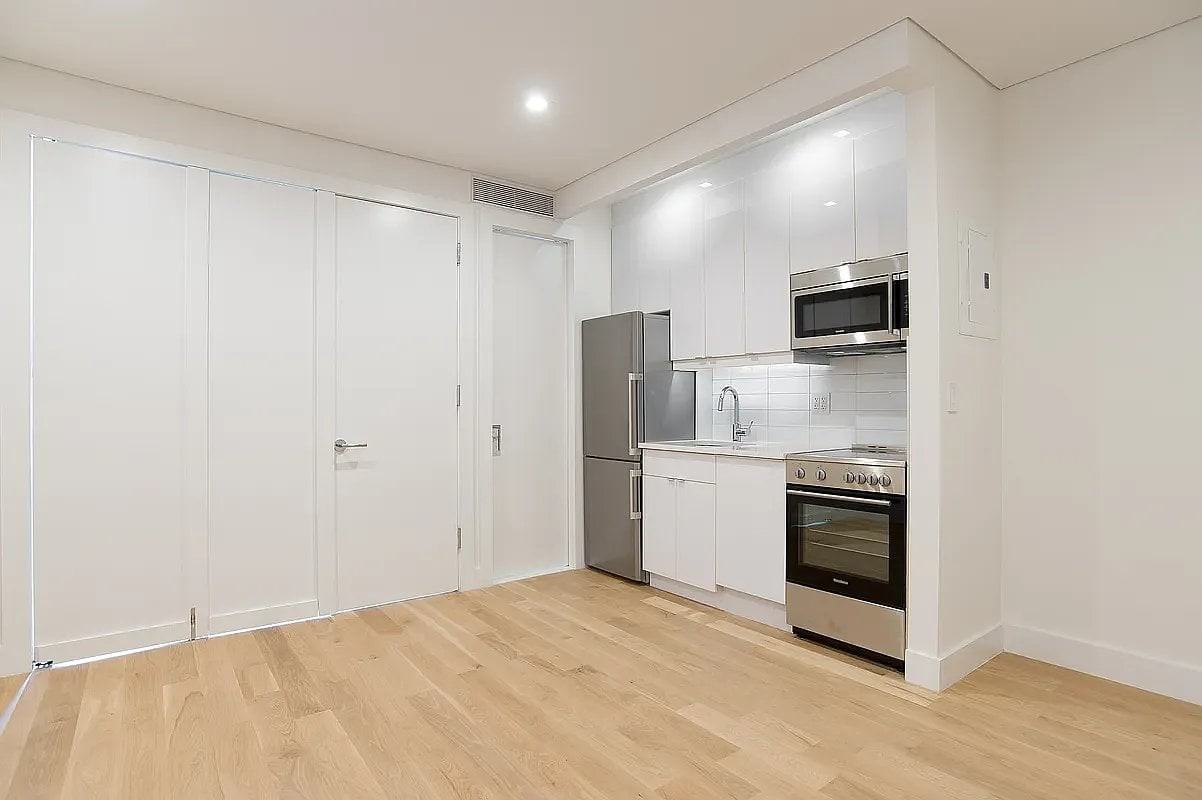 7 Rivington St #10 - Photo 4 of 5