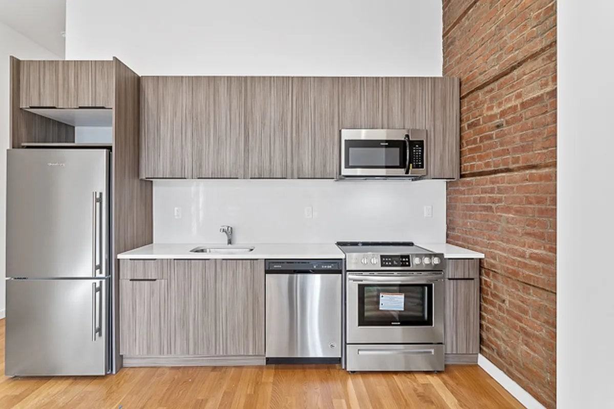 301 E 10th St #5 - Photo 4 of 9