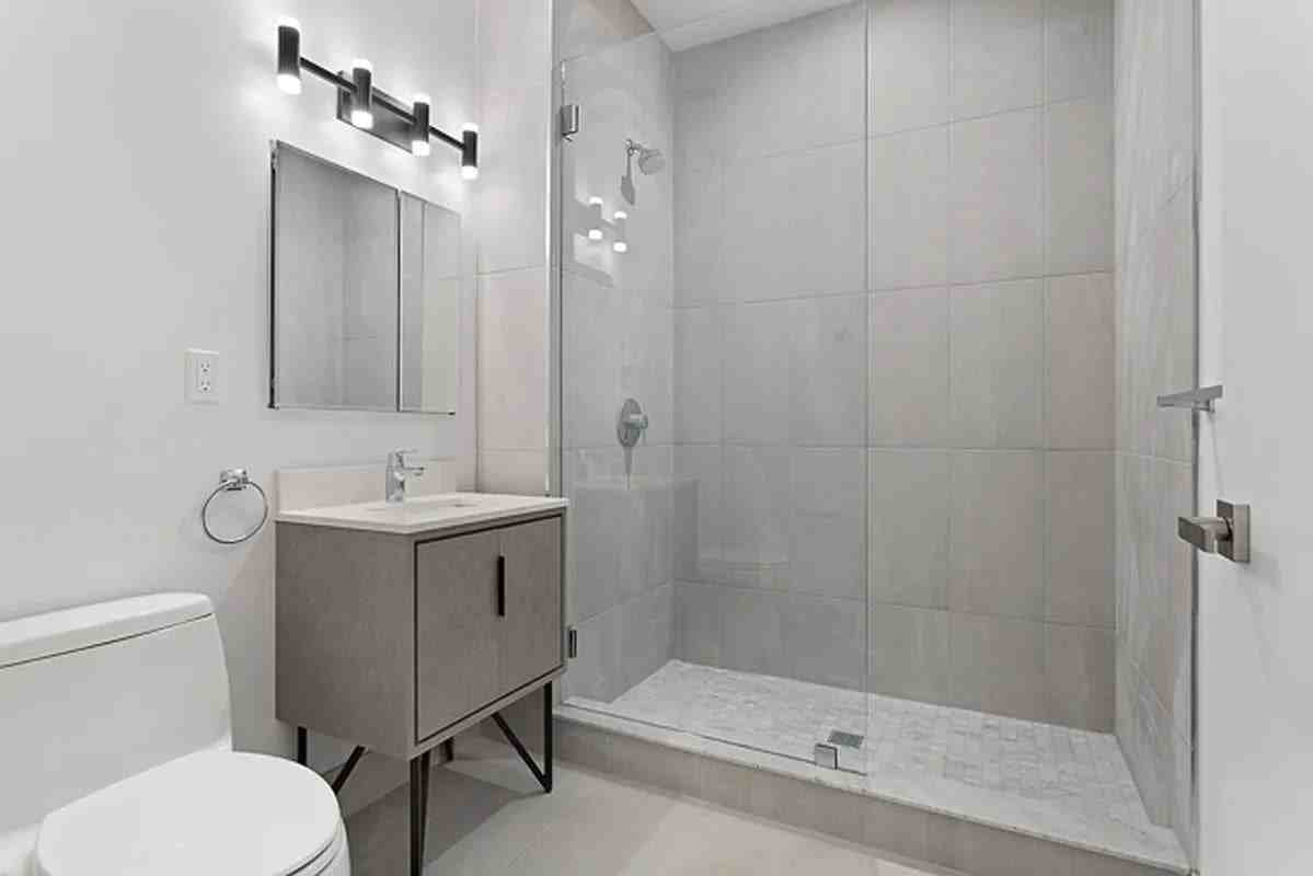 301 E 10th St #5 - Photo 6 of 9