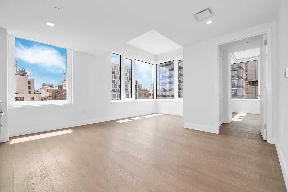 200 E 23rd St #14G - Photo 4 of 8