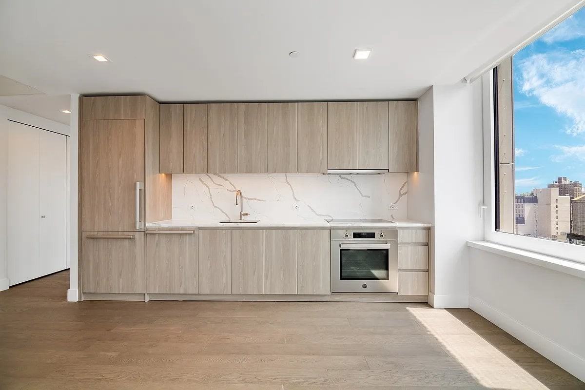 200 E 23rd St #14G - Photo 6 of 8