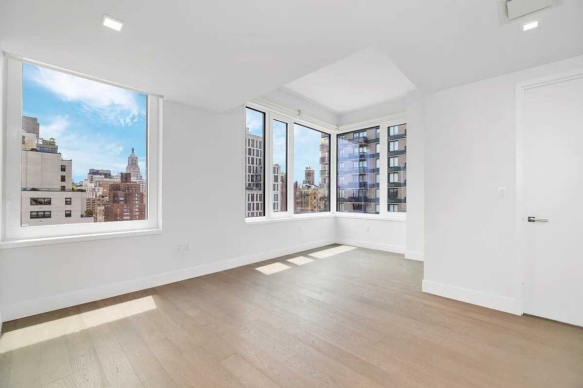 200 E 23rd St #14G - Photo 7 of 8