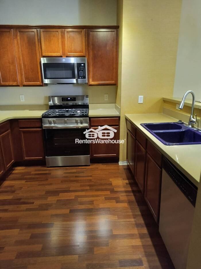 8108 Oakview Cir N - Photo 4 of 25