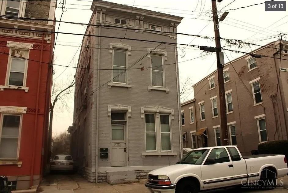 2235 Victor St - Photo 2 of 15